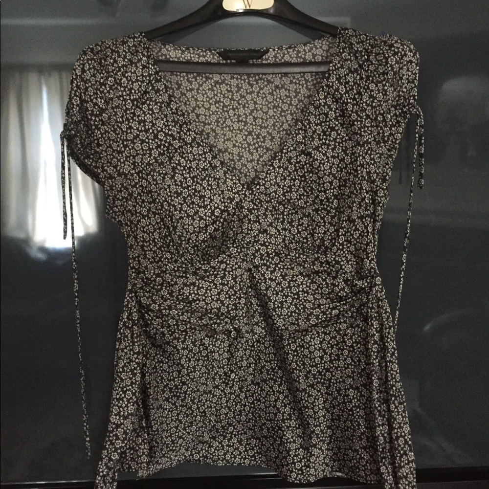 Express Silk Cap Sleeve V-neck Flowered Top, Sz. M